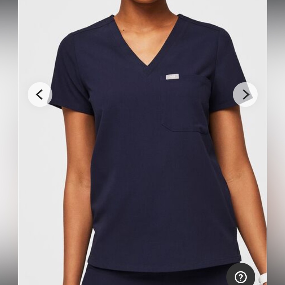 FIGS Catarina™ One-Pocket Scrub Top in Navy